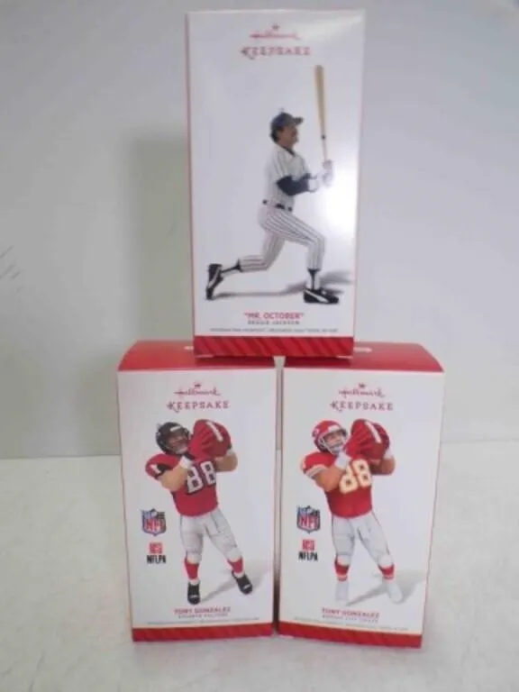 2014 Hallmark Keepsake Baseball Ornament Reggie