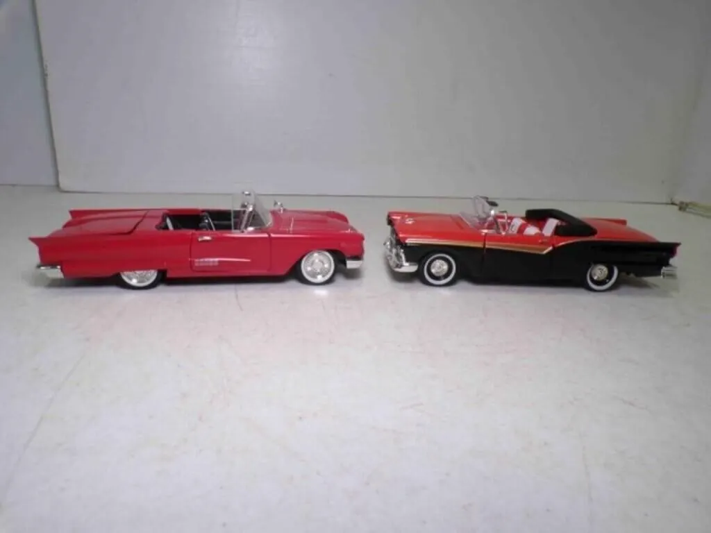 Die Cast Replica 1958 Ford Thunderbird & Die Cast