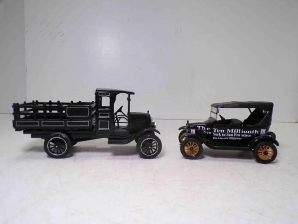 Die Cast Replica 1924 Ford Model T Touring Car &