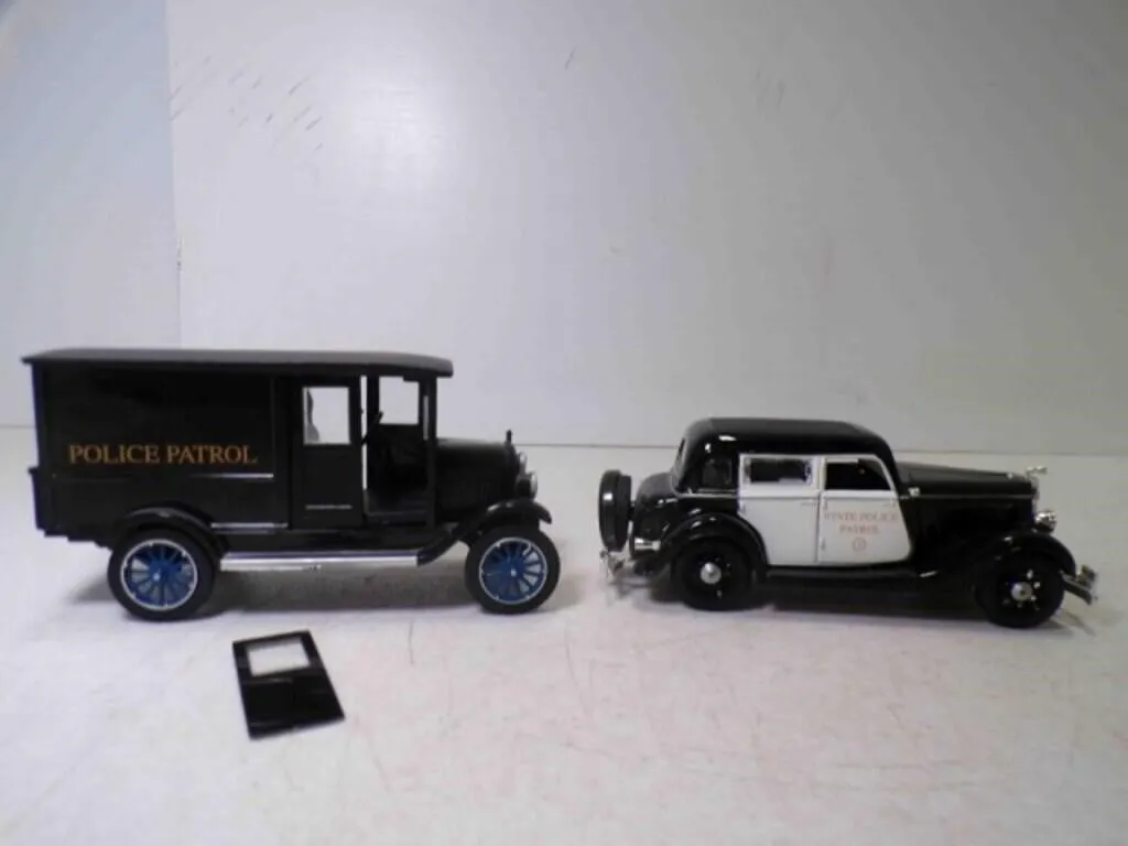 Die Cast Metal 1924 Chevrolet 1 Ton Police Patrol