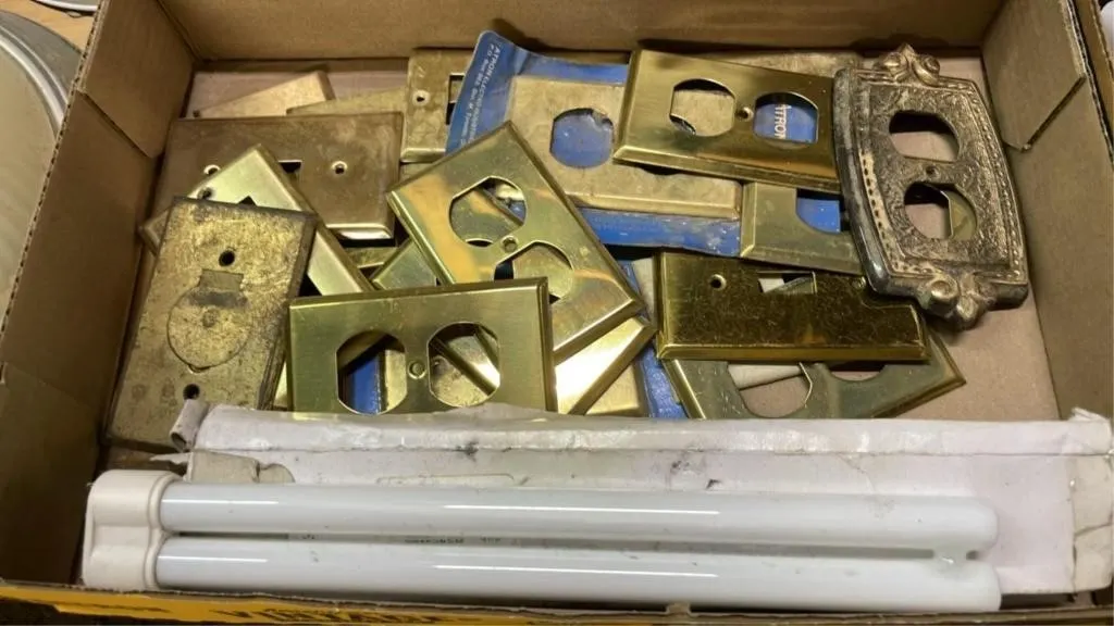 Vintage style outlet covers and light
