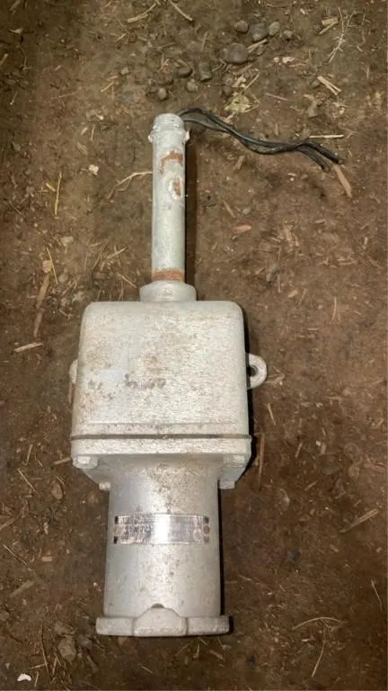 Heavy duty receptacle with mounting box