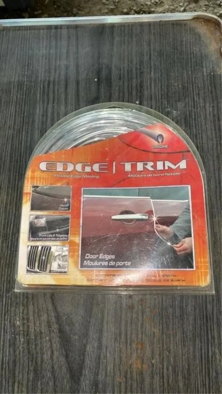 Flexible edge/trim molding