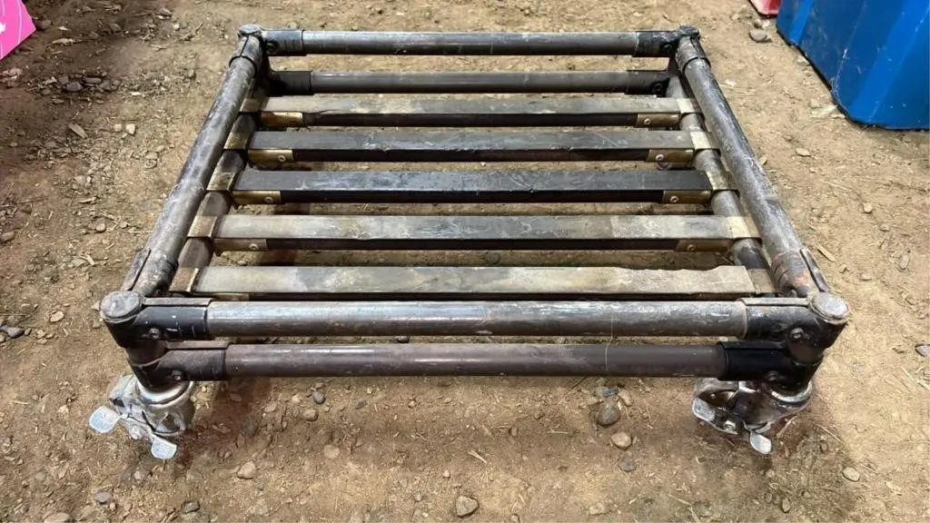 Metal reinforced cart - 19x22in