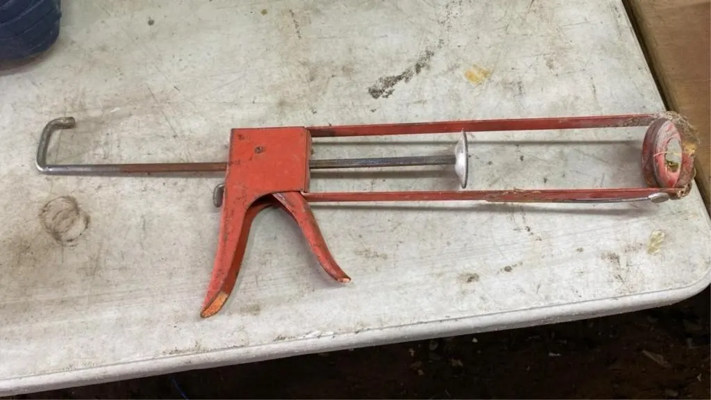 13in caulking gun