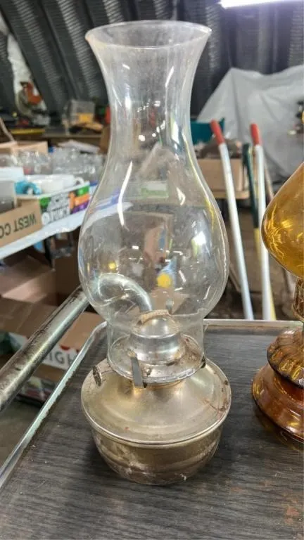 4 vinatge oil lamps