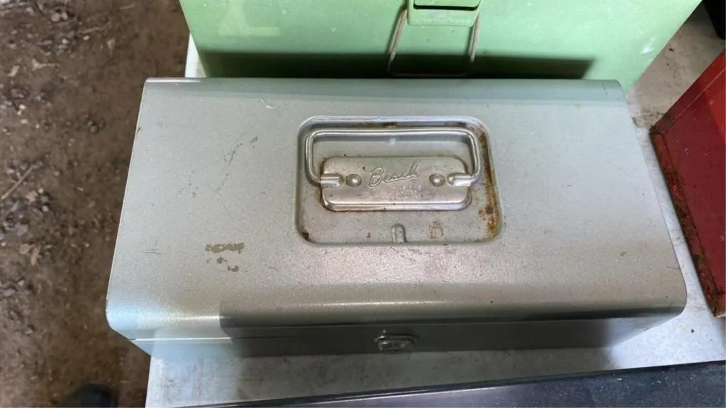 11.5x6x3.5in tall cash box - missing key