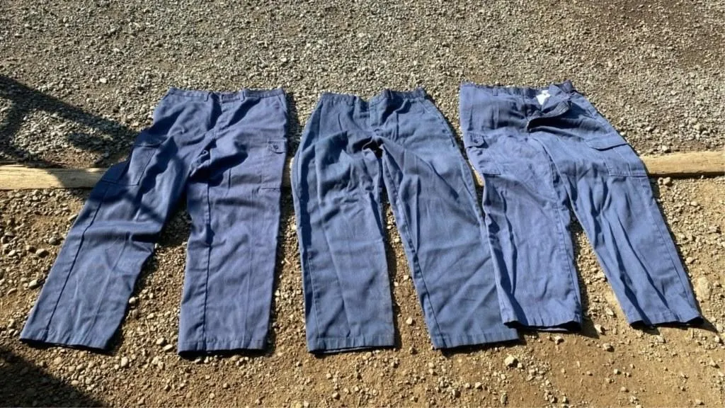 3 pairs of work pants - all in nearly new conditio