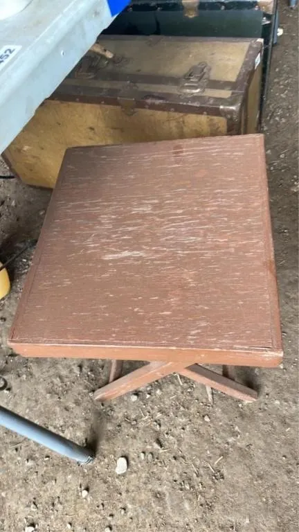 Small wooden table - 13.5x15x17in tall