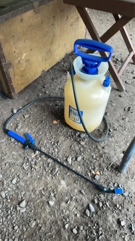 Power Fist manual pump sprayer