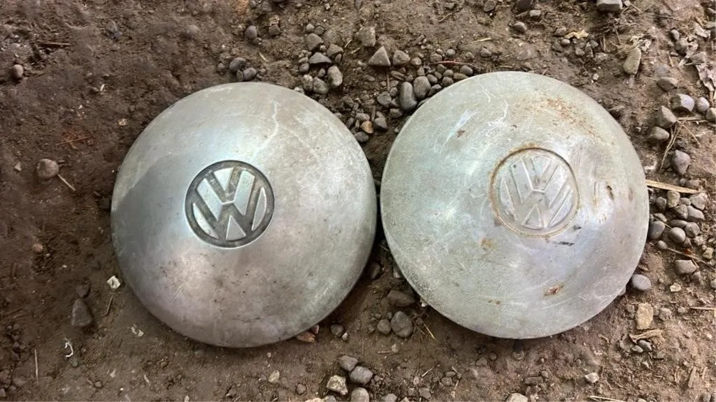 2 Volkswagen hub caps