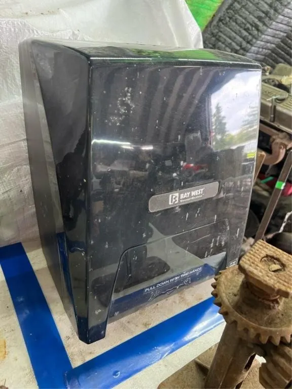 Paper towel dispenser