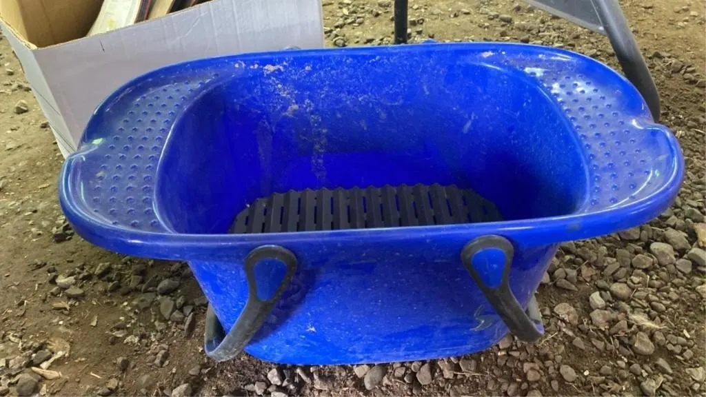 Cleaning bucket