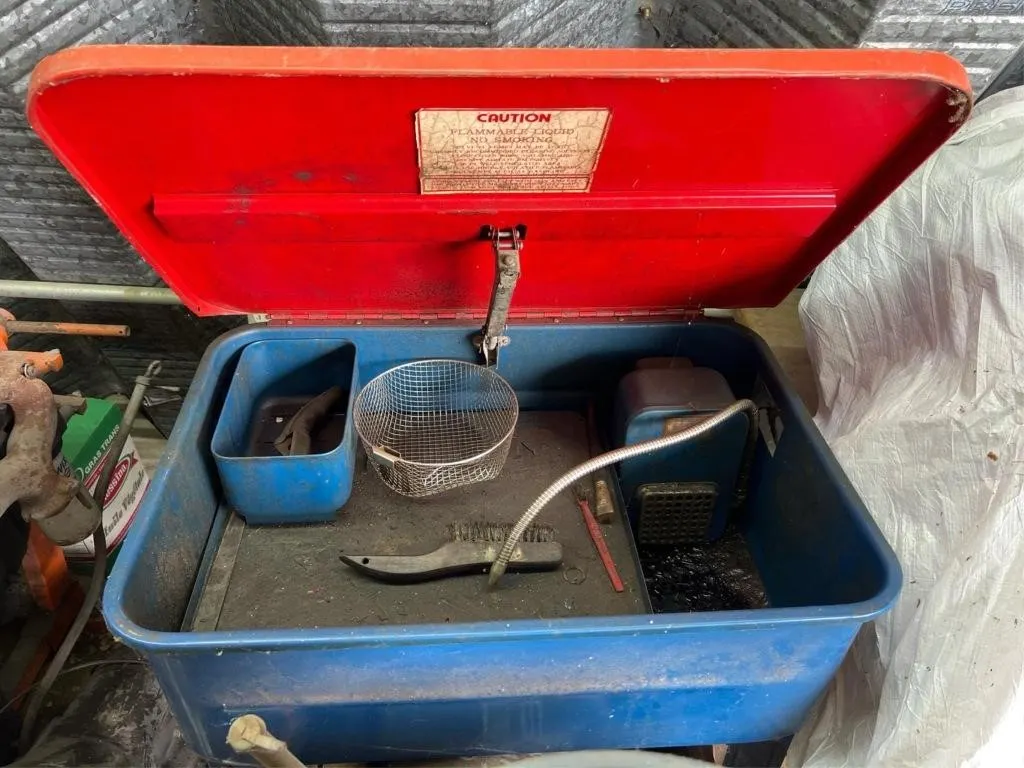 Parts cleaner - works, 30x21x34in tall