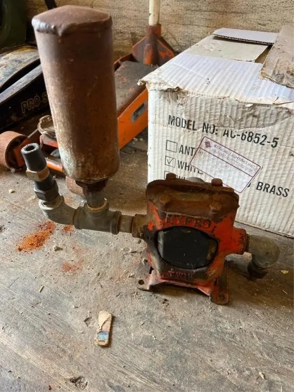 Field sprayer pump