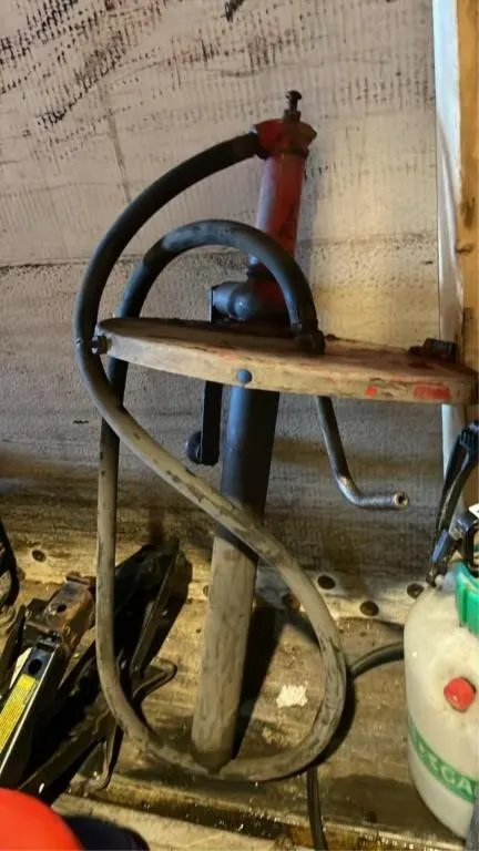 Vintage manual oil/grease pump