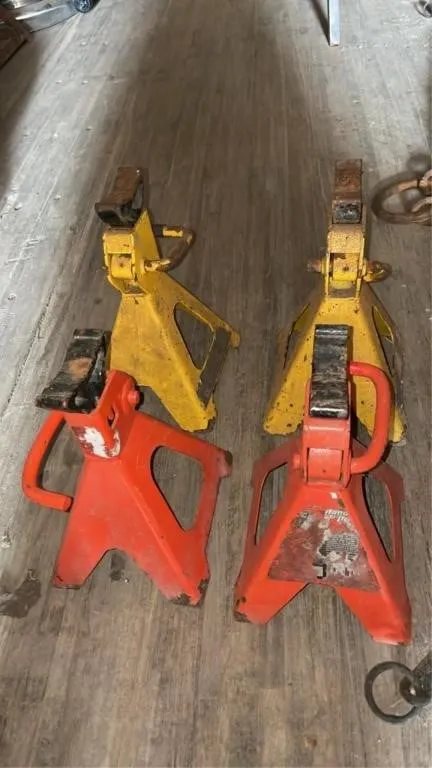 2 pairs of jack stands