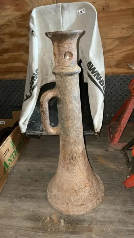 Vintage cast iron screw jack