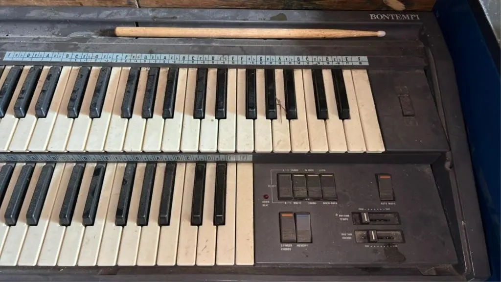 Bontempi dual electronic manual organ