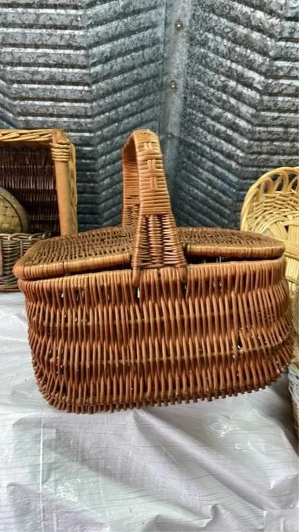 15x12x15in tall woven picnic basket