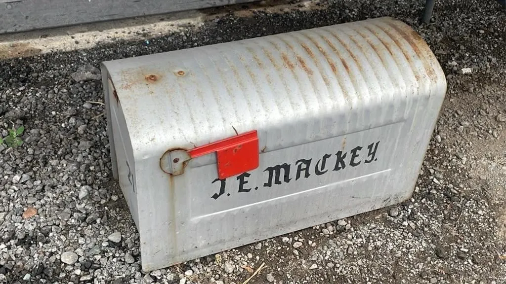 10x23x14in tall metal mailbox