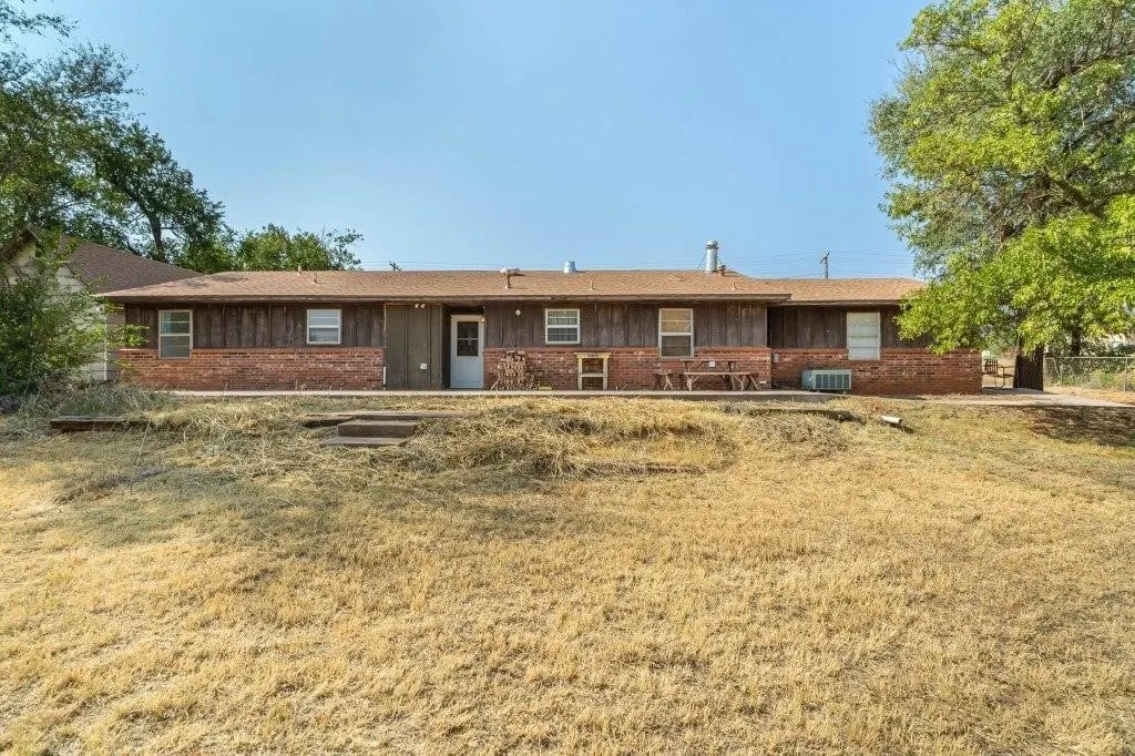 Three Bedroom, Two Bath Home For Sale Arapaho, OK