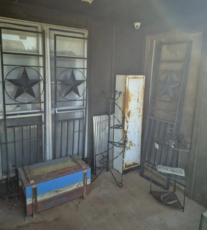 Rustic Metal Decor & Outdoor Accents