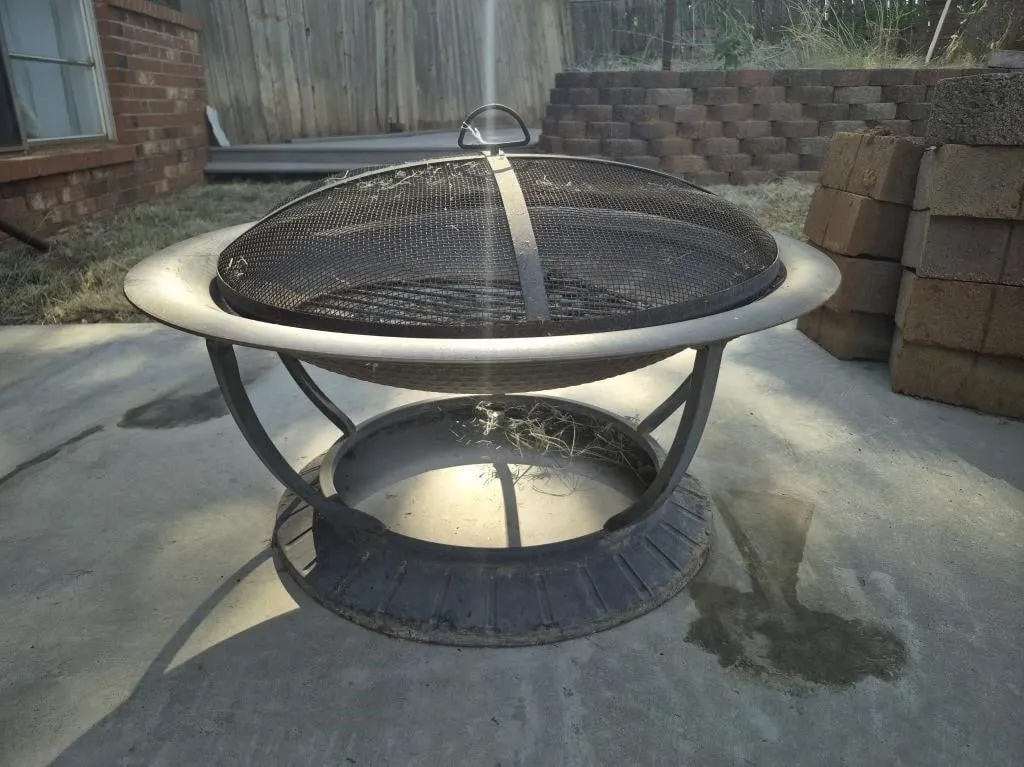 Metal Fire Pit with Mesh Spark Screen
