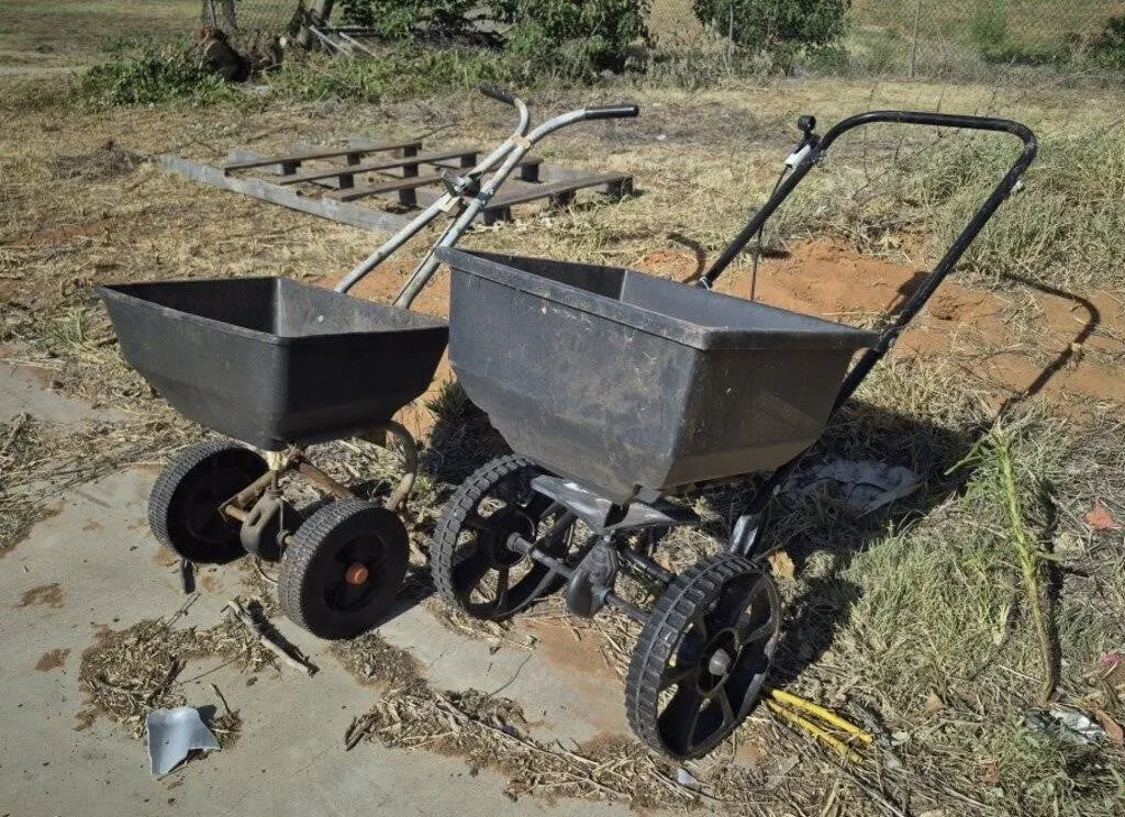 2 Garden Spreaders Lawn Fertilizer Seed