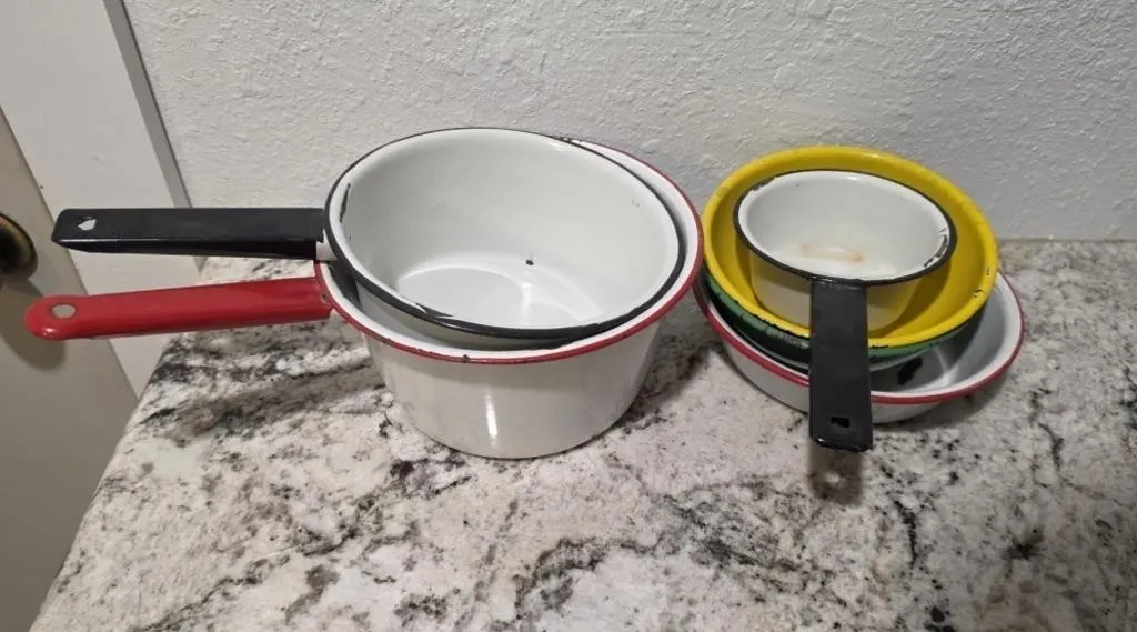 Enamelware Pots & Bowls