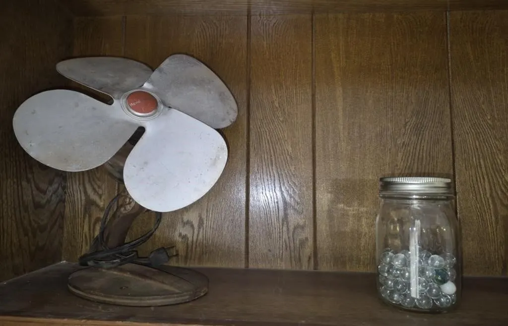 Electric Fan Lot with Decorative Iron