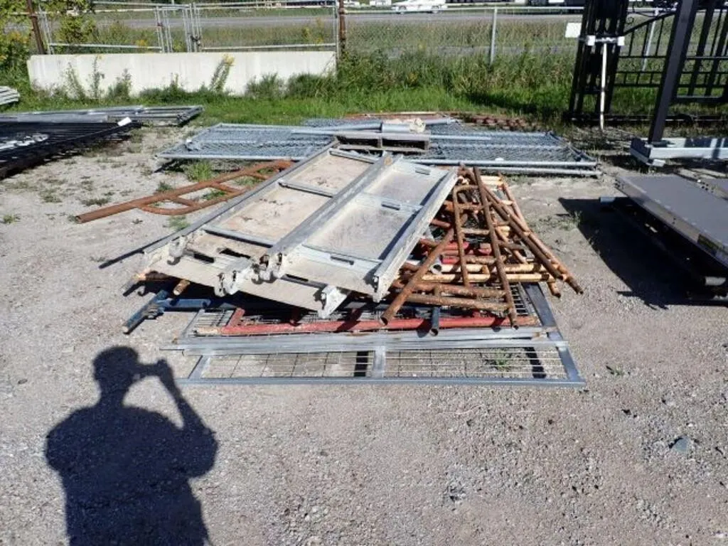 Qty Of (4) 6 Ft x 10 Ft Construction Fence