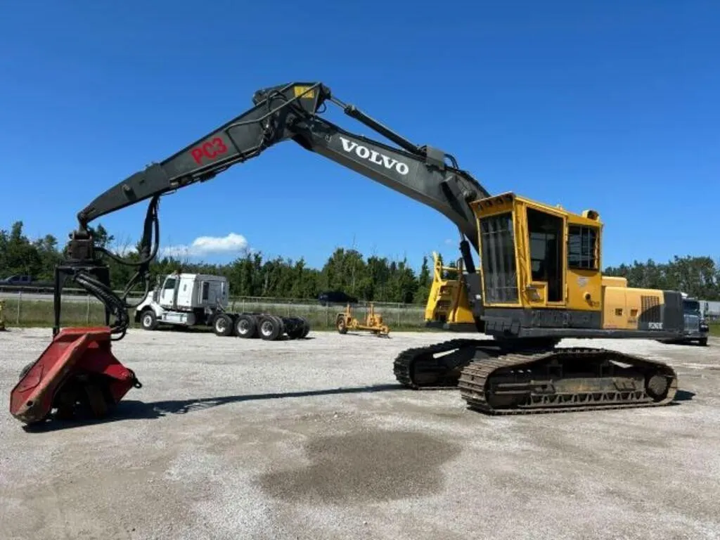 2012 Volvo FC2421C with Warratah 622B Feller VCEF2