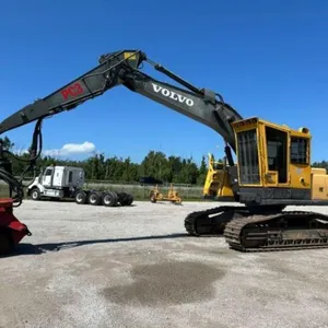 2012 Volvo FC2421C with Warratah 622B Feller VCEF2