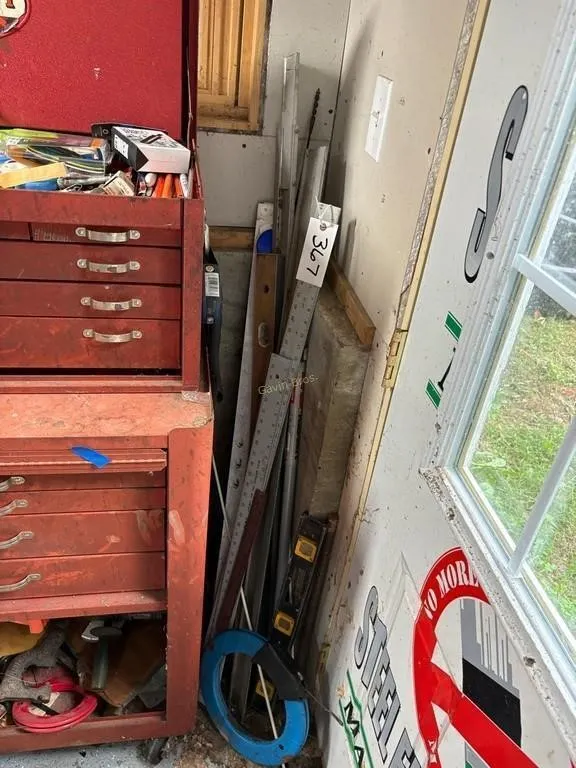 Contents of Corner. Levels, Snake etc