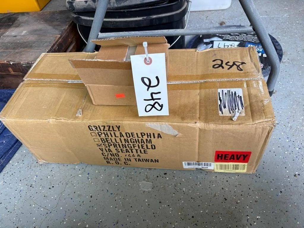NIB Grizzly G1690 Miter Trimmer