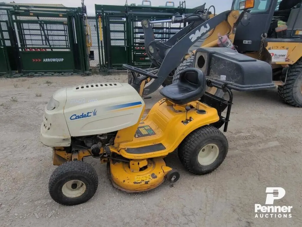 *Cub Cadet 16HP Lawn Tractor w/ 42" Deck