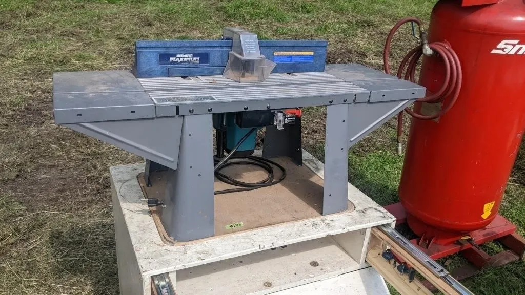Router table with bits and Rigid sanding unit