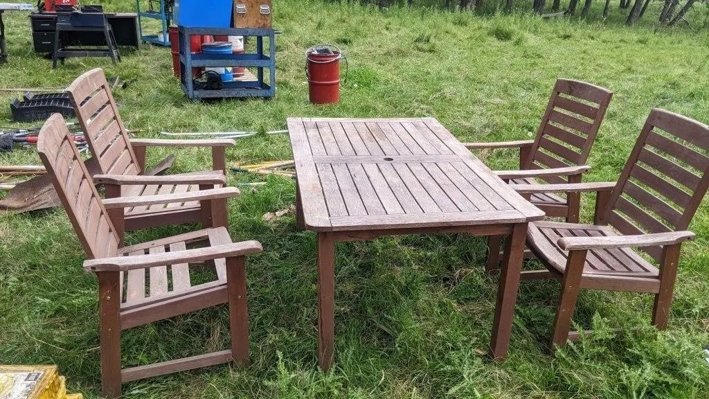 Wood lawn table +chairs