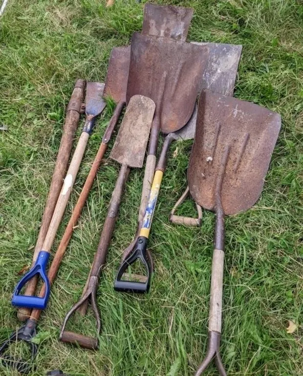 Assorted shovels, log cantilever, ice chipper