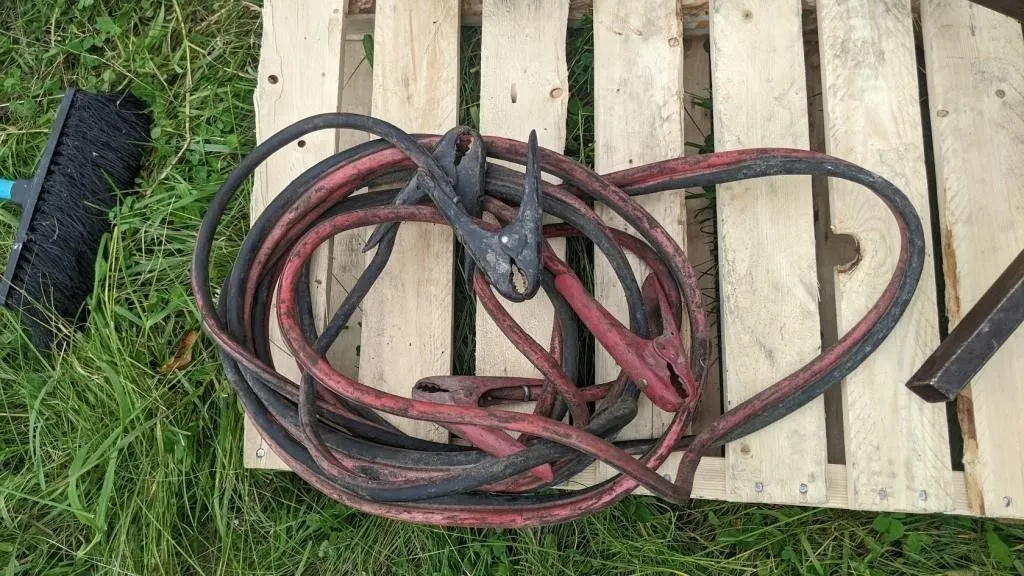 Set of booster cables
