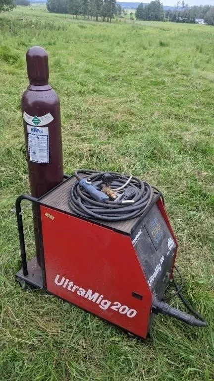 Ultra Mig 200 w/ cart, argon bottle