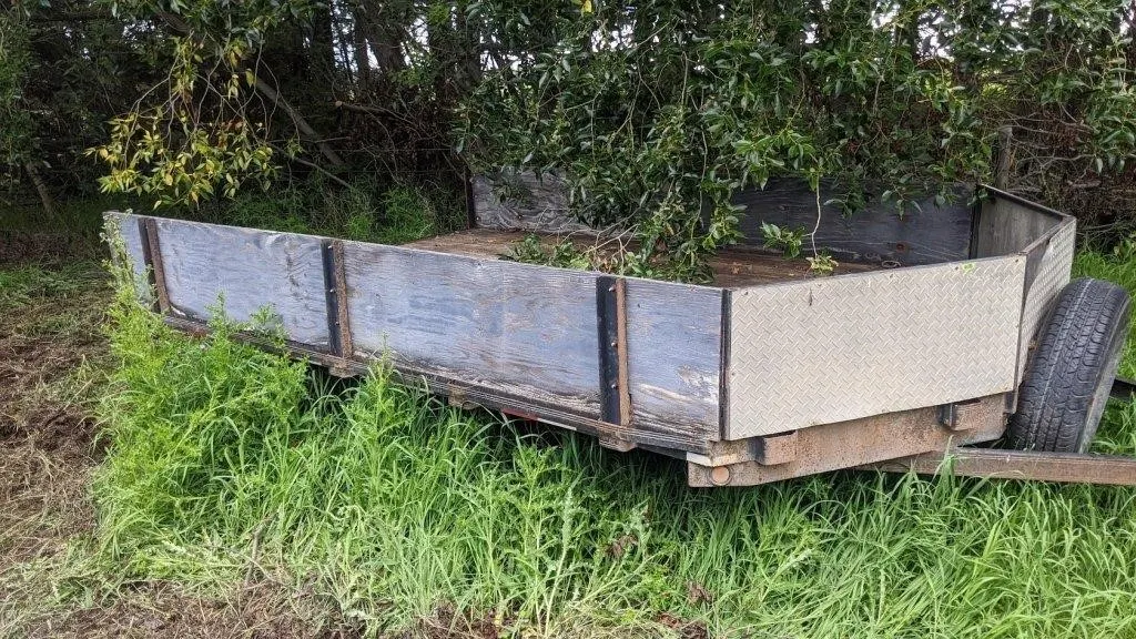 8�x12 pull type trailer w/ built in retractable