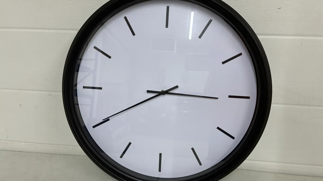 Clock 19.5"