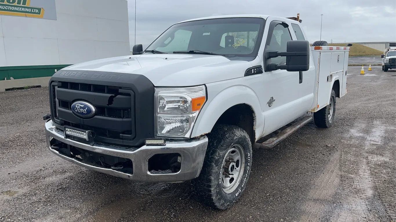2011 Ford F-250 Super Duty 4X4 XL S/A Service Truck