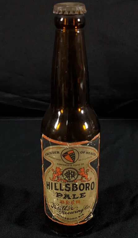 IRTP 12-OZ PAPER LABEL BEER BOTTLE HILLSBORO PALE HUTTER BREWING WISCONSIN