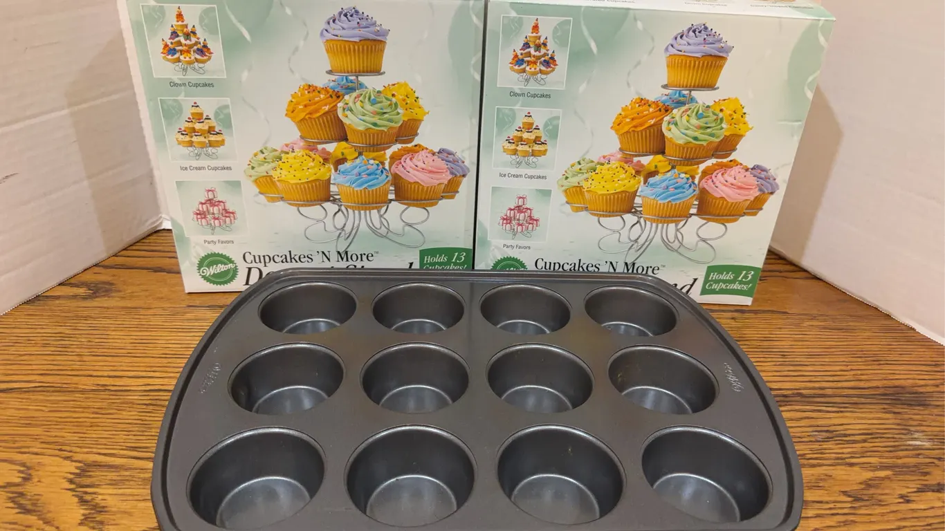 Cupcake Pans & Cupcake Stands