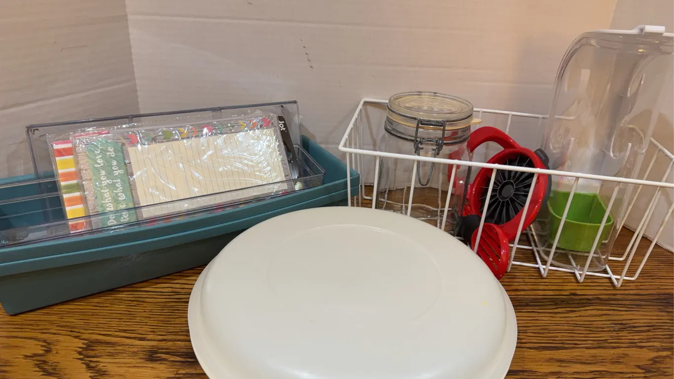 Assorted Kitchen & Organizing Gadgets