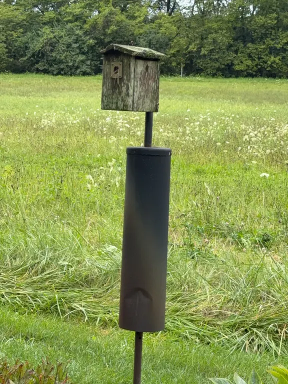 Birdhouse w/Baffle