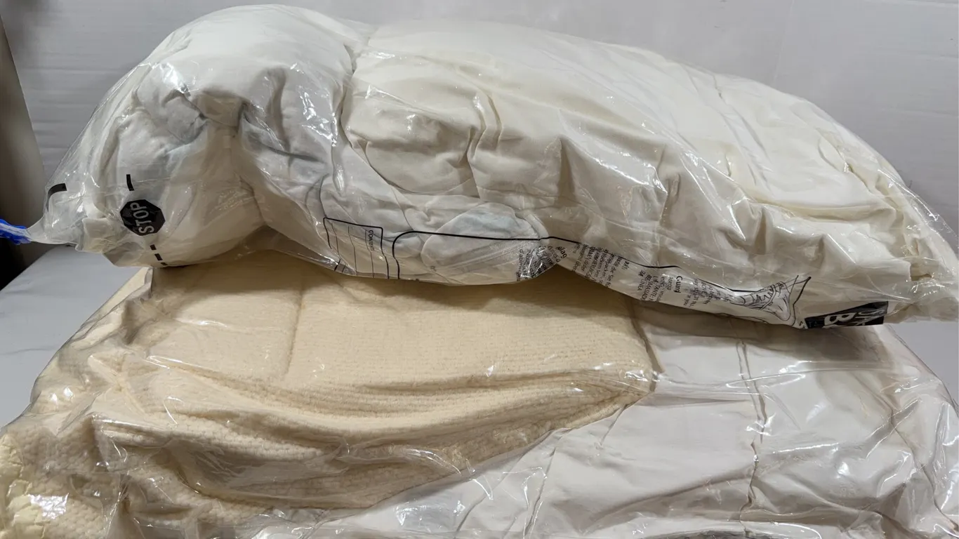 Pillows & Blanket